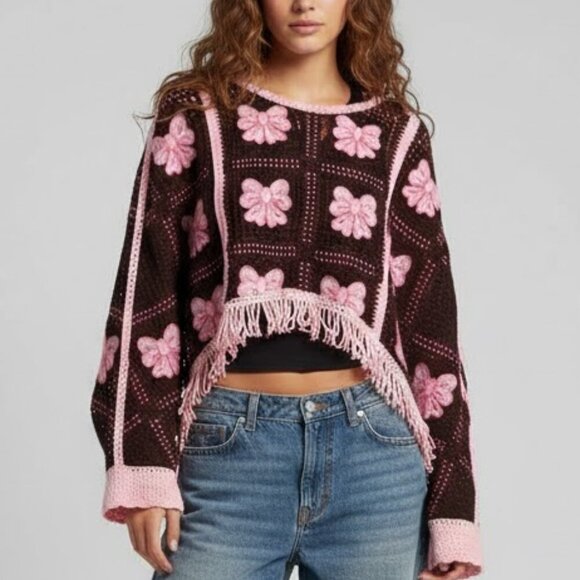 House of Harlow 1960 Sweaters - NWT House of Harlow 1960 Brown & Pink Bows Crochet Fringe Shrug On Poncho Shawl